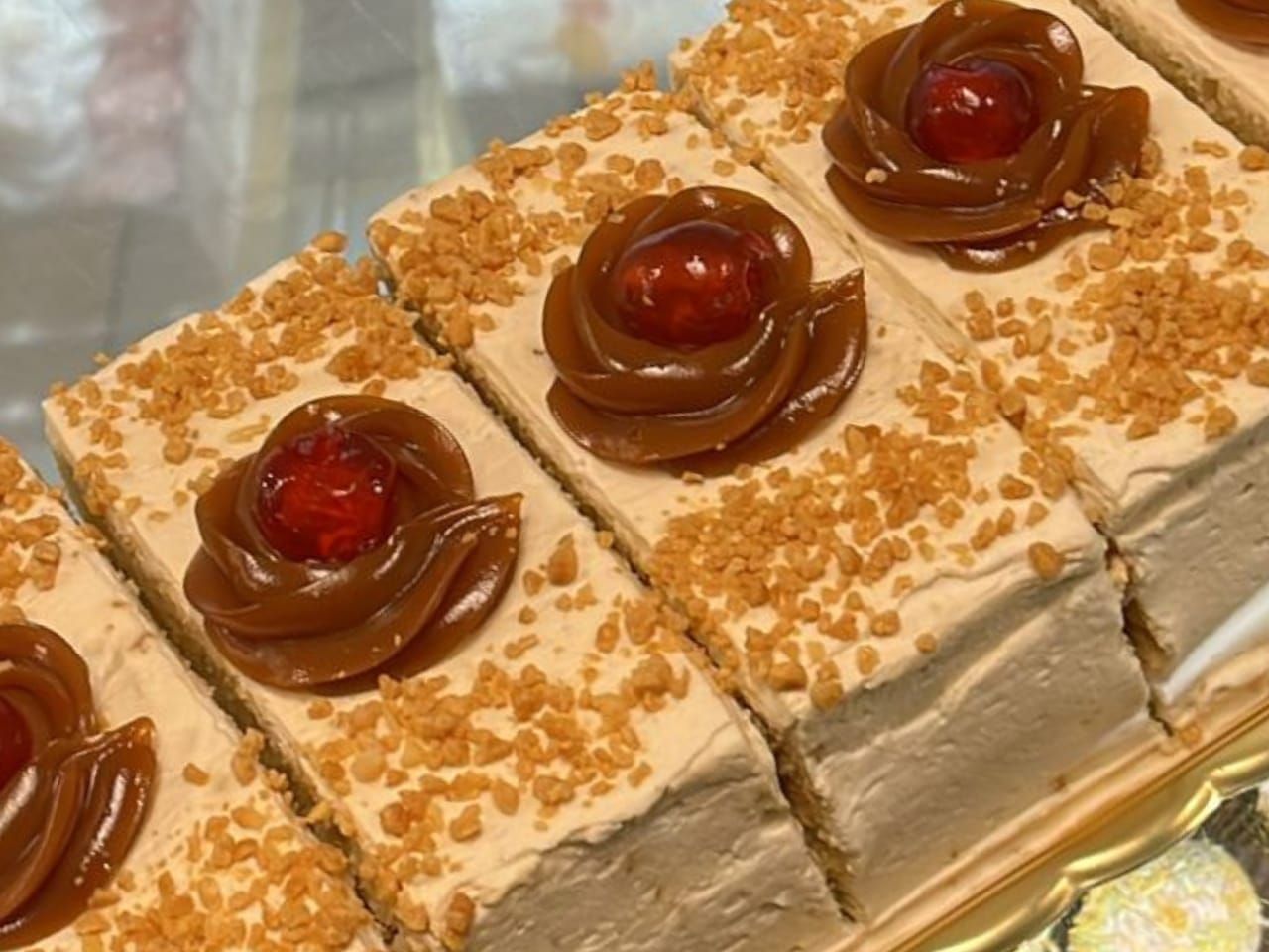 Fatia de bolo de doce de leite / mousse de doce de leite